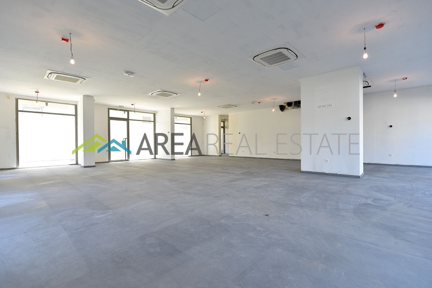 Poslovni prostor/ Novogradnja/ Centar/ 140 m2