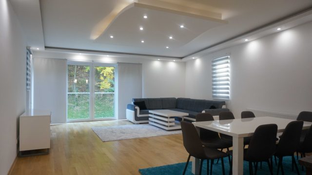 Luksuzan u centru sa garažom -130m2