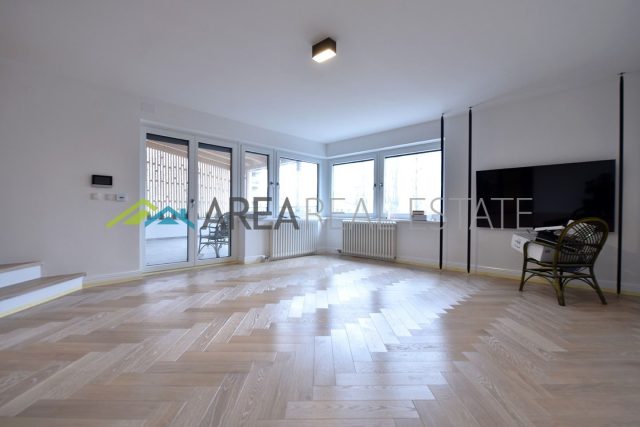 Kuća u nizu / Breka/ 220m2/ Garaža