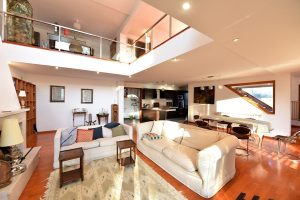 Kuća sa baštom/ Centar/ Poljine/ 200 m2