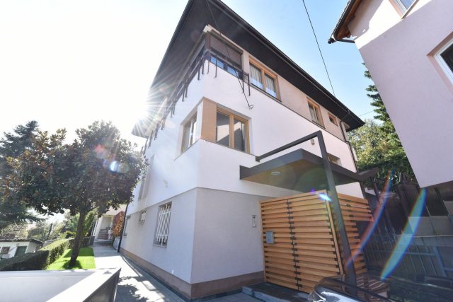 Kuća sa baštom i garažom/ Centar/ 302 m2