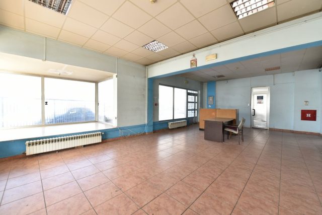 Poslovni objekat + Hala/ Stup/  679m2