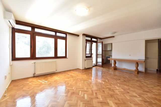 Trosoban/ Grbavica/ 74m2