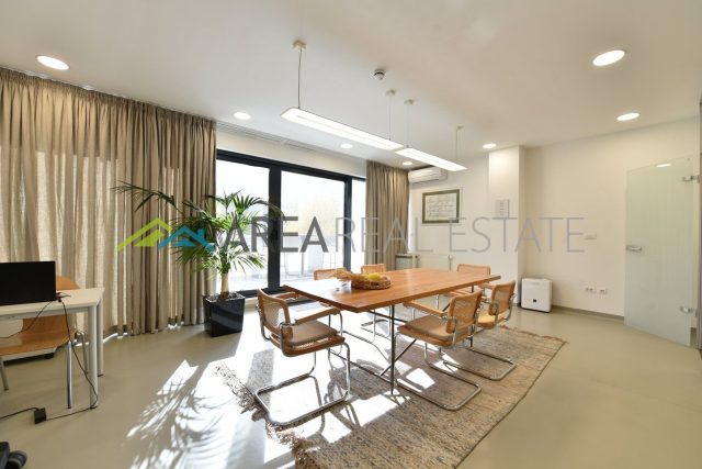 Poslovni prostor/ Centar/ 301 m2