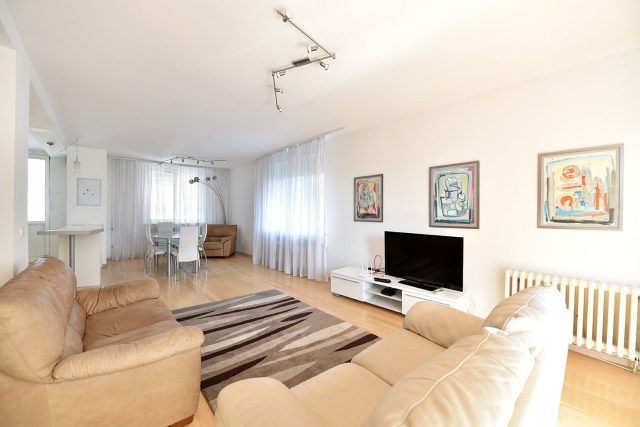 Četverosoban/ Centar/ 100m2