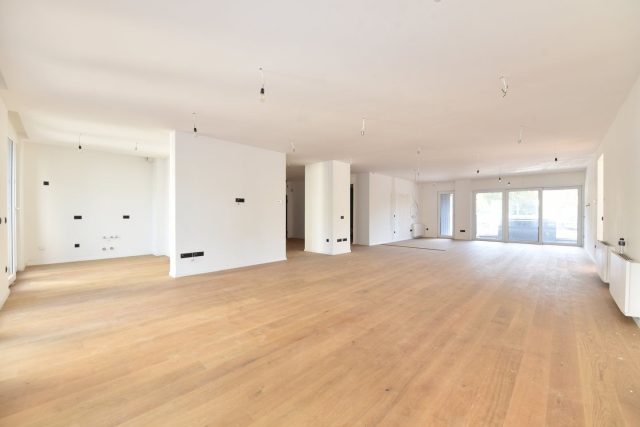 Poslovni prostor u centru 227 m2